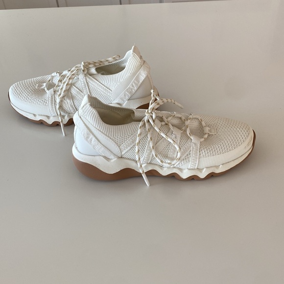 New Madewell “Field Knit” White Sneakers. - Picture 3 of 6